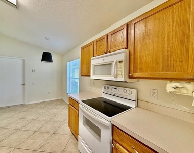 5855 Count Turf Lane - Photo Thumbnail 17