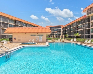 17580 Gulf Boulevard - Photo Thumbnail 8