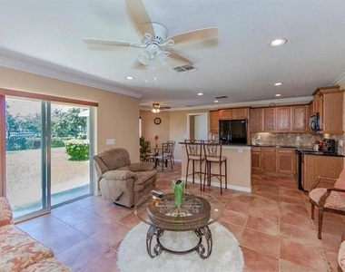 1904 Commander Way - Photo Thumbnail 4