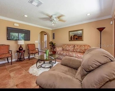 1904 Commander Way - Photo Thumbnail 1