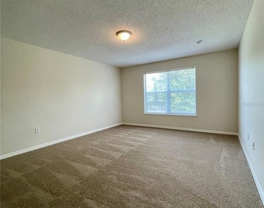 1304 Dover Drive - Photo Thumbnail 5