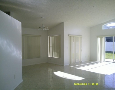 2612 Walden Court - Photo Thumbnail 4