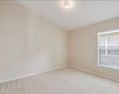 15723 Markham Drive - Photo Thumbnail 9