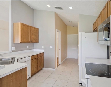 15723 Markham Drive - Photo Thumbnail 6