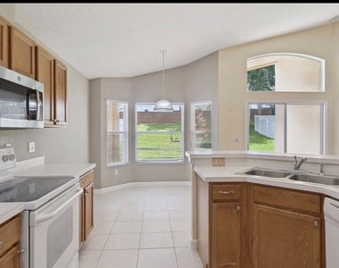 15723 Markham Drive - Photo Thumbnail 7