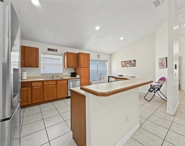 8105 Santee Drive - Photo Thumbnail 6