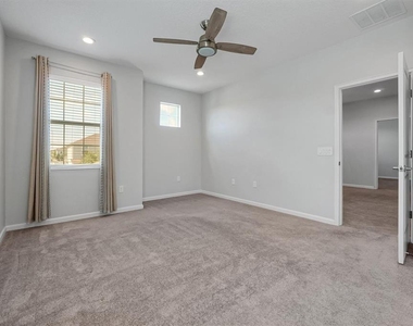 1121 Hendon Loop - Photo Thumbnail 25