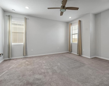 1121 Hendon Loop - Photo Thumbnail 24