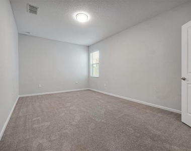 1121 Hendon Loop - Photo Thumbnail 15
