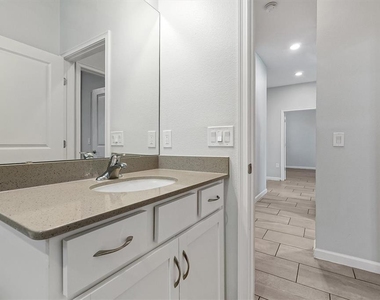 1121 Hendon Loop - Photo Thumbnail 18