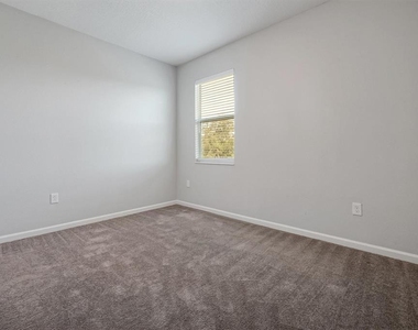 1121 Hendon Loop - Photo Thumbnail 35