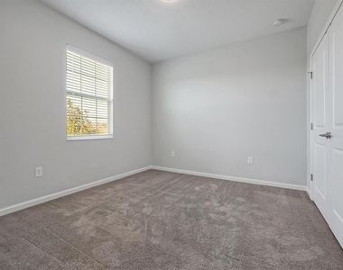 1121 Hendon Loop - Photo Thumbnail 31