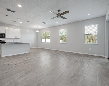 1121 Hendon Loop - Photo Thumbnail 4