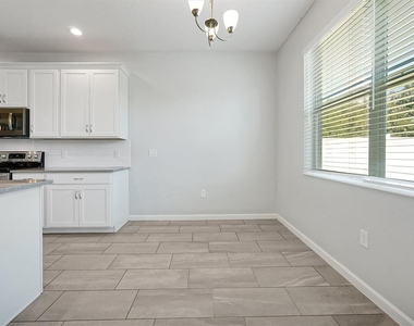1121 Hendon Loop - Photo Thumbnail 11