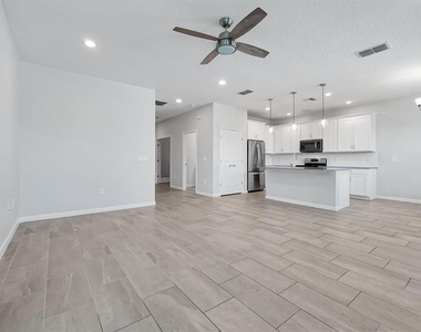 1121 Hendon Loop - Photo Thumbnail 6