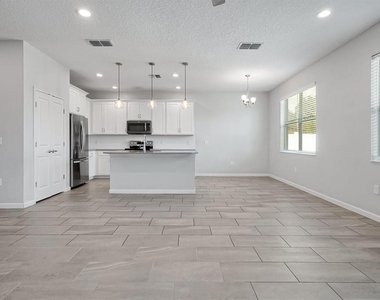 1121 Hendon Loop - Photo Thumbnail 5