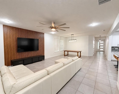 2524 Fontaine Drive - Photo Thumbnail 16
