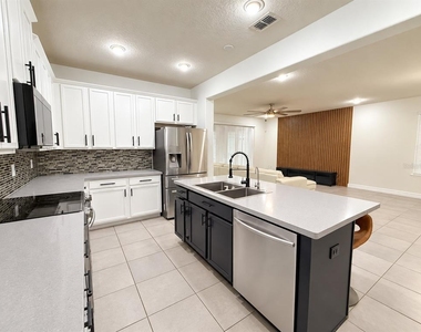 2524 Fontaine Drive - Photo Thumbnail 10