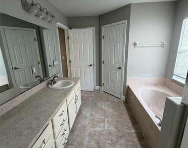 4836 Nw 45th Court - Photo Thumbnail 14