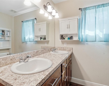 3038 E Rogers Street - Photo Thumbnail 10