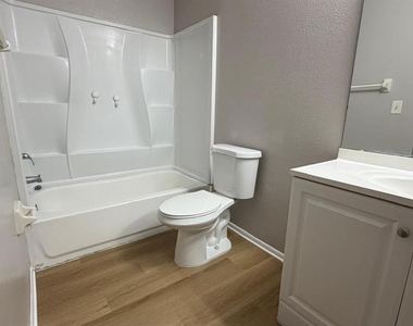 2260 Cascades Boulevard - Photo Thumbnail 10