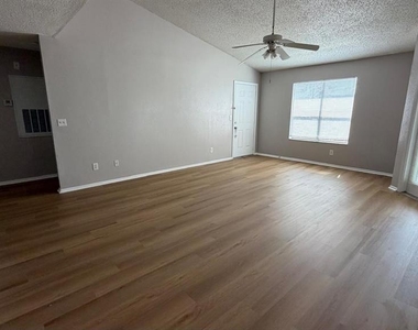 2260 Cascades Boulevard - Photo Thumbnail 2