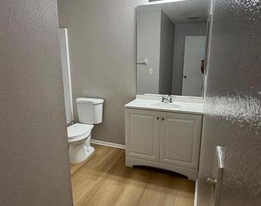 2260 Cascades Boulevard - Photo Thumbnail 11