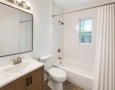 1607 Dauphin Lane - Photo Thumbnail 7