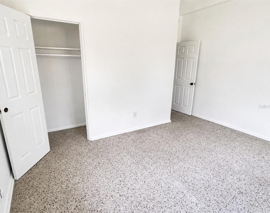 1607 Dauphin Lane - Photo Thumbnail 8