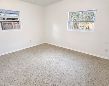 1607 Dauphin Lane - Photo Thumbnail 11