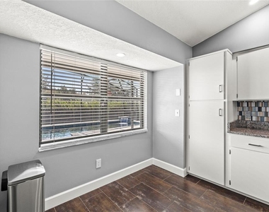 9508 Pine Terrace Court - Photo Thumbnail 13