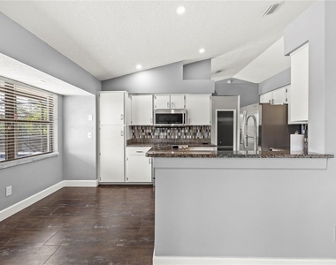 9508 Pine Terrace Court - Photo Thumbnail 8