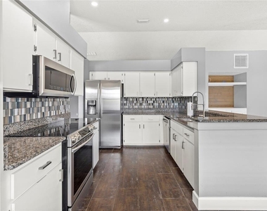 9508 Pine Terrace Court - Photo Thumbnail 7