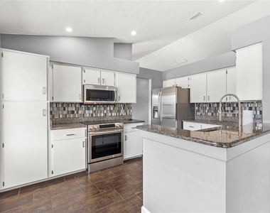 9508 Pine Terrace Court - Photo Thumbnail 9