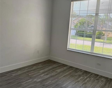 3059 Barbados Lane - Photo Thumbnail 12