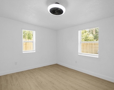 812 W Miller Street - Photo Thumbnail 16