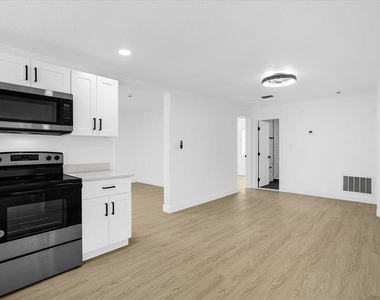 812 W Miller Street - Photo Thumbnail 10
