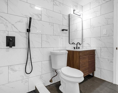 812 W Miller Street - Photo Thumbnail 21