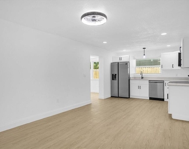 812 W Miller Street - Photo Thumbnail 7