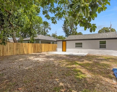 812 W Miller Street - Photo Thumbnail 27