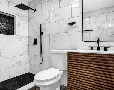 812 W Miller Street - Photo Thumbnail 20