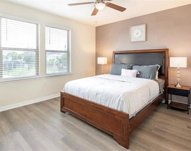 5533 Misty Oak Circle - Photo Thumbnail 11