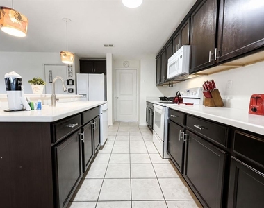 4722 Ruby Red Lane - Photo Thumbnail 6
