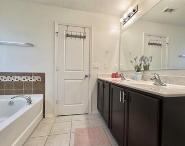 4722 Ruby Red Lane - Photo Thumbnail 12