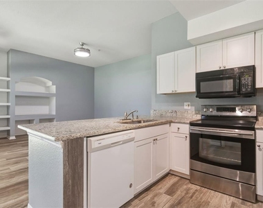 7250 Westpointe Boulevard - Photo Thumbnail 7
