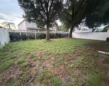 10130 Shadow Creek Drive - Photo Thumbnail 22