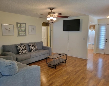 2160 Addison Avenue - Photo Thumbnail 3