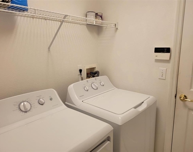 2160 Addison Avenue - Photo Thumbnail 14