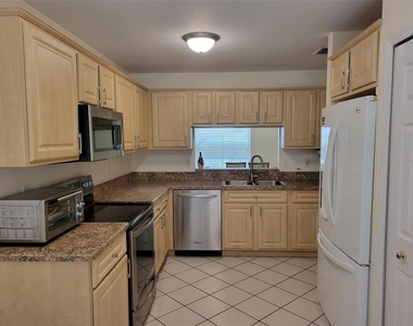 2160 Addison Avenue - Photo Thumbnail 5
