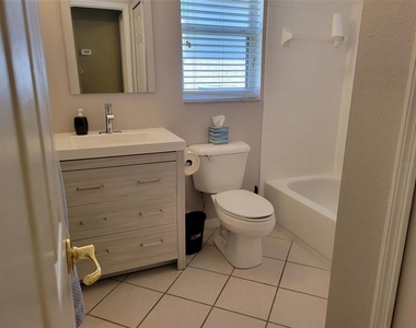 2160 Addison Avenue - Photo Thumbnail 15
